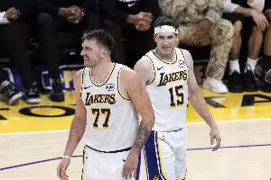 费舍尔：湖人可能有意不让三人组提前亮相 避免暴露新赛季打法